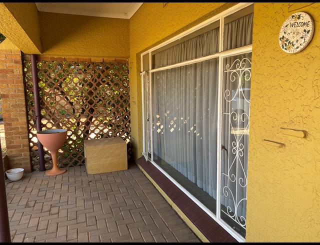 3 BEDROOM FREEHOLD FOR SALE IN PRIMROSE